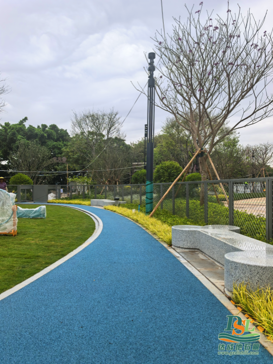 【廣州地石麗】彩色透水瀝青現場施工！